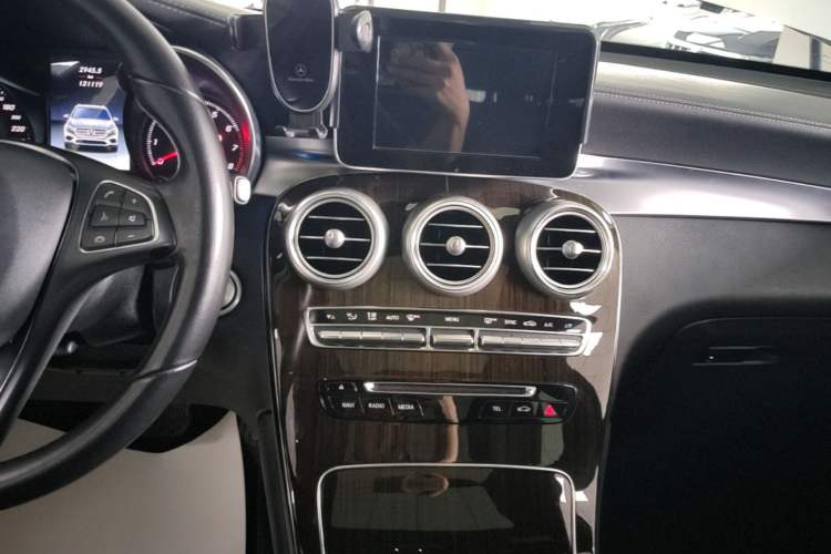 Used Mercedes-Benz GLC 2017 GLC 260 4MATIC Luxury Model