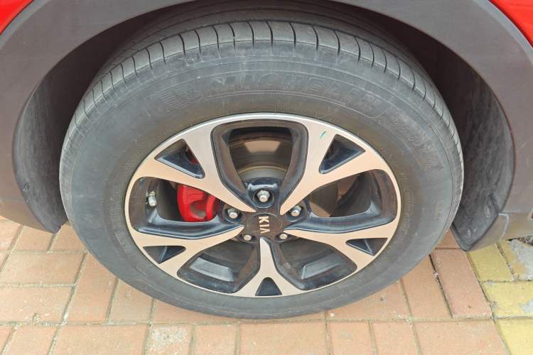 Used Kia KX3 2015 1.6L Automatic Two-Wheel Drive DLX Left Front Wheel Hub