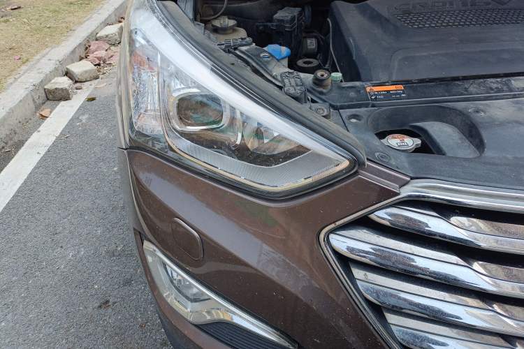 Used Hyundai Grand SantaFe 2013 2.2T 7-Seater Four-Wheel-Drive Flagship Edition Right Front Headlight