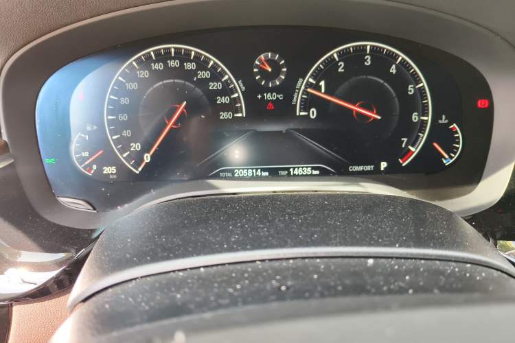 Used BMW 5 Series 2019 525Li Luxury Package Odometer Close Up