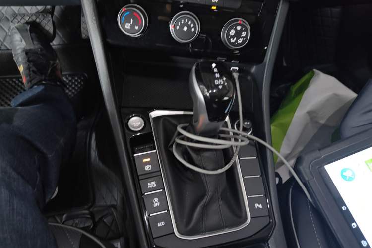 Used Volkswagen Sagitar 2025 Revised 300TSI DSG Excellence Edition Gear Lever