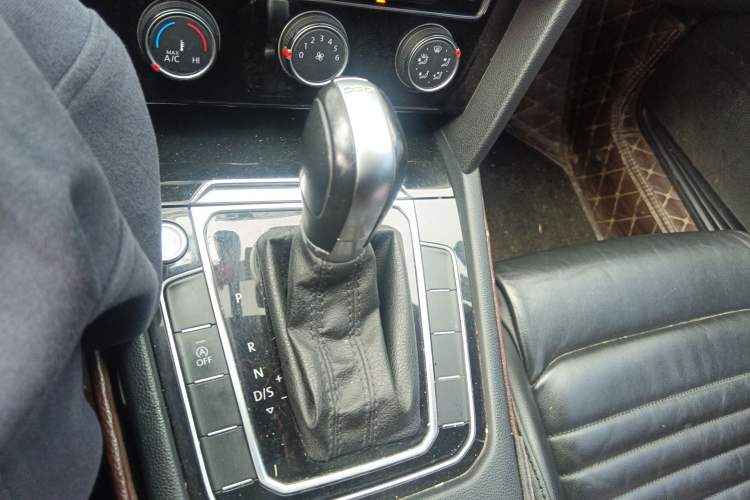 Used Volkswagen Magotan 2019 330TSI DSG Leading Edition China V Standard Gear Lever