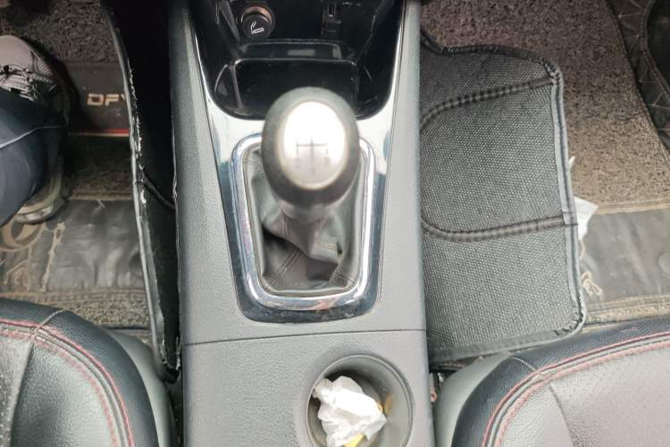 Used FORTHING Joyear X5 2013 1.6L Manual Luxury Model China IV Standard
