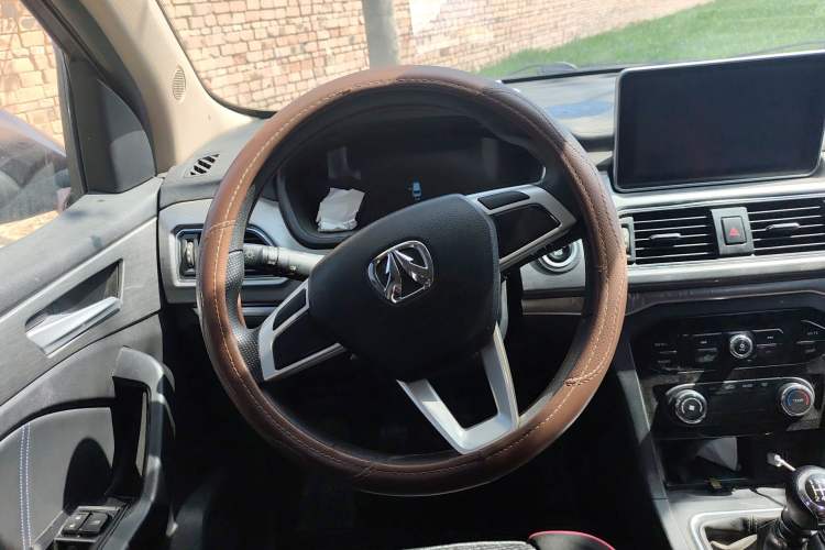 Used BAIC Weiwang M50F 2017 1.3T Standard Model Steering Wheel