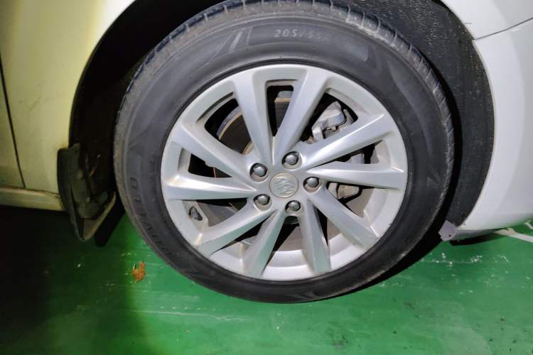 Used Buick Verano 2015 Sedan 15S Automatic Leading Model Right Front Wheel Hub