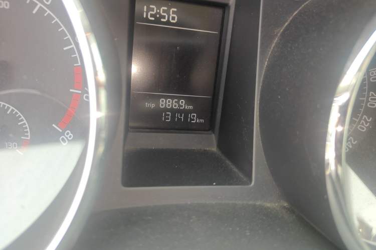 Used Skoda Yeti 2016 1.4TSI Manual Entry-Level Model Odometer Close Up