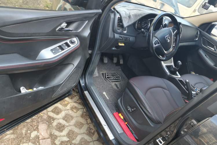 Used Baojun 560 2015 1.8L manual luxury version