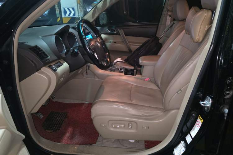 Used Toyota Highlander 2011 2.7L Two-Wheel Drive 7-Seater Luxury Edition