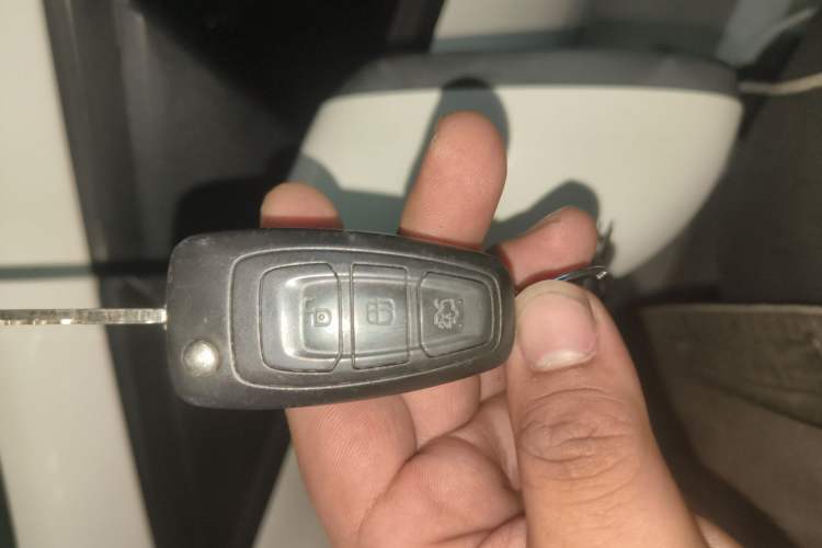 Used Ford Focus 2012 Sedan 1.6L Automatic Fashion Edition Vehicle Key