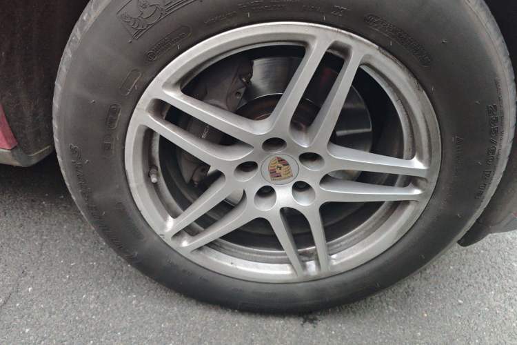 Used Porsche Macan 2020 Macan 2.0T Right Front Wheel Hub