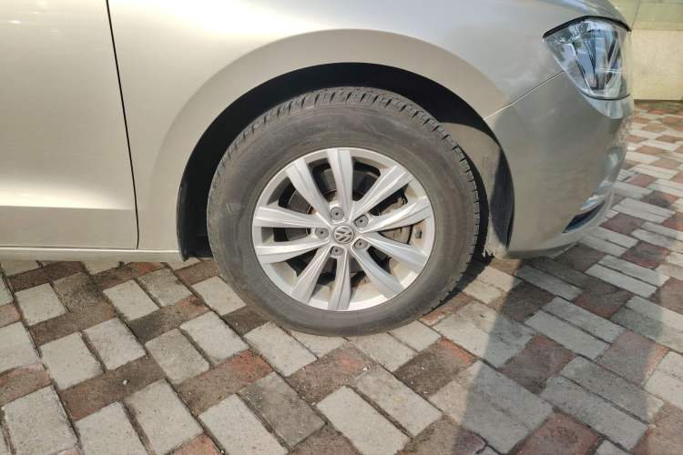 Used Volkswagen Bora 2018 1.5L Automatic Fashion Model Right Front Wheel Hub