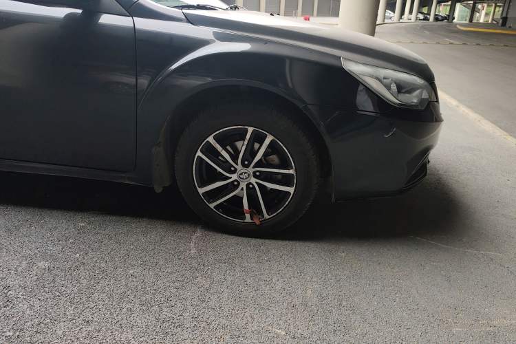 Used Bestune B50 2013 1.6L manual Comfort trim level Right Front Wheel Hub