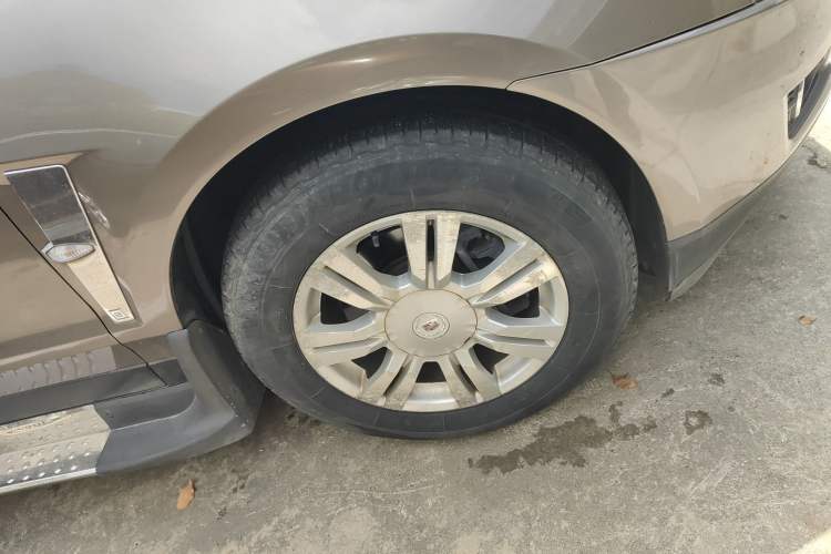 Used Cadillac SRX 2012 3.0L Elite Edition Right Front Wheel Hub