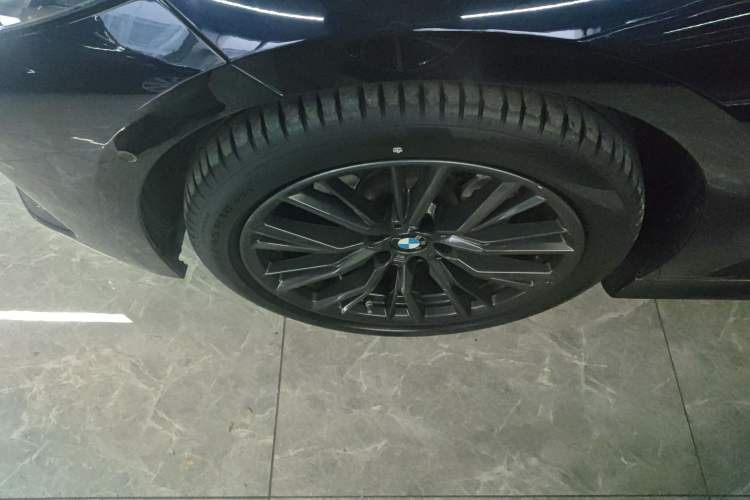 Used BMW 3 Series 2024 325i M Sport Night Edition Package Left Front Wheel Hub