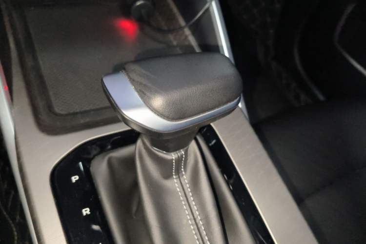 Used Geely Auto Emgrand 2023 4th Generation Champion Edition 1.5L CVT Prestige Model Gear Lever
