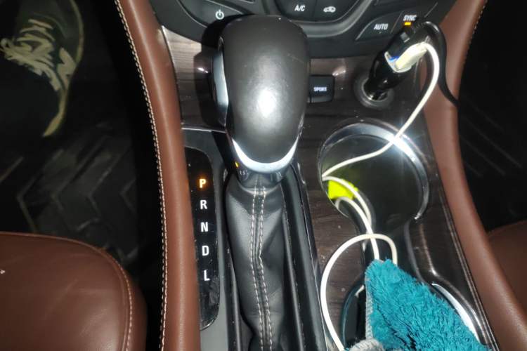 Used Buick Envision 2017 28T Four-Wheel Drive Elite Model Gear Lever