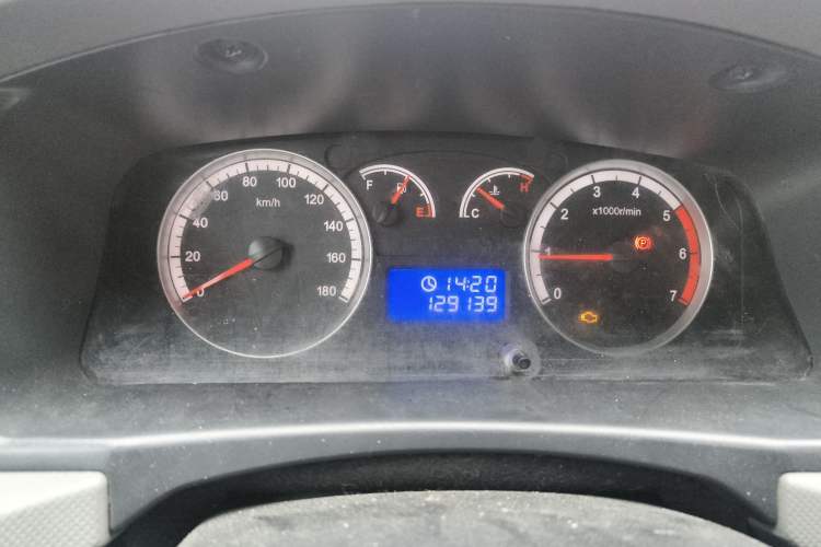 Used Foton Scenic G7 2017 2.0L Short-Wheelbase Commercial Van High-Roof 2-Seater 4Q20M
