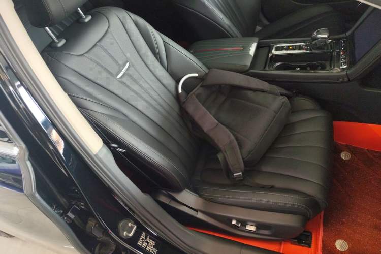 Used Hongqi H5 2024 1.5T DCT Smart Connect Flagship Edition Right Front Seat