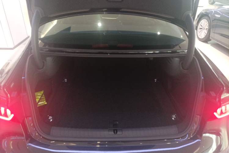 Used Audi A7L 2024 45TFSI S-line Dream-Building Edition Flow Crystal Package Trunk