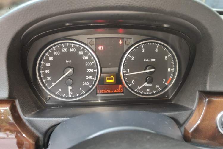 Used BMW 3 Series 2010 320i Luxury Model