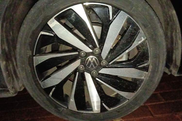 Used Volkswagen Passat 2022 330TSI Starry Luxury Edition Right Front Wheel Hub