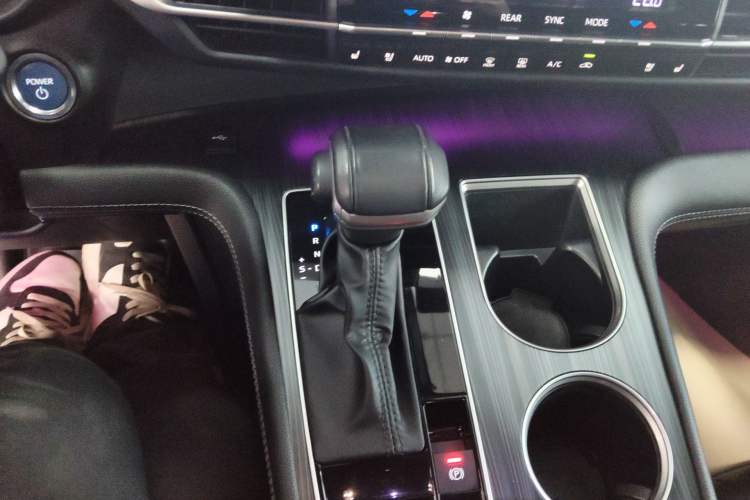 Used Toyota SIENNA 2023 2.5L Hybrid Deluxe Edition
