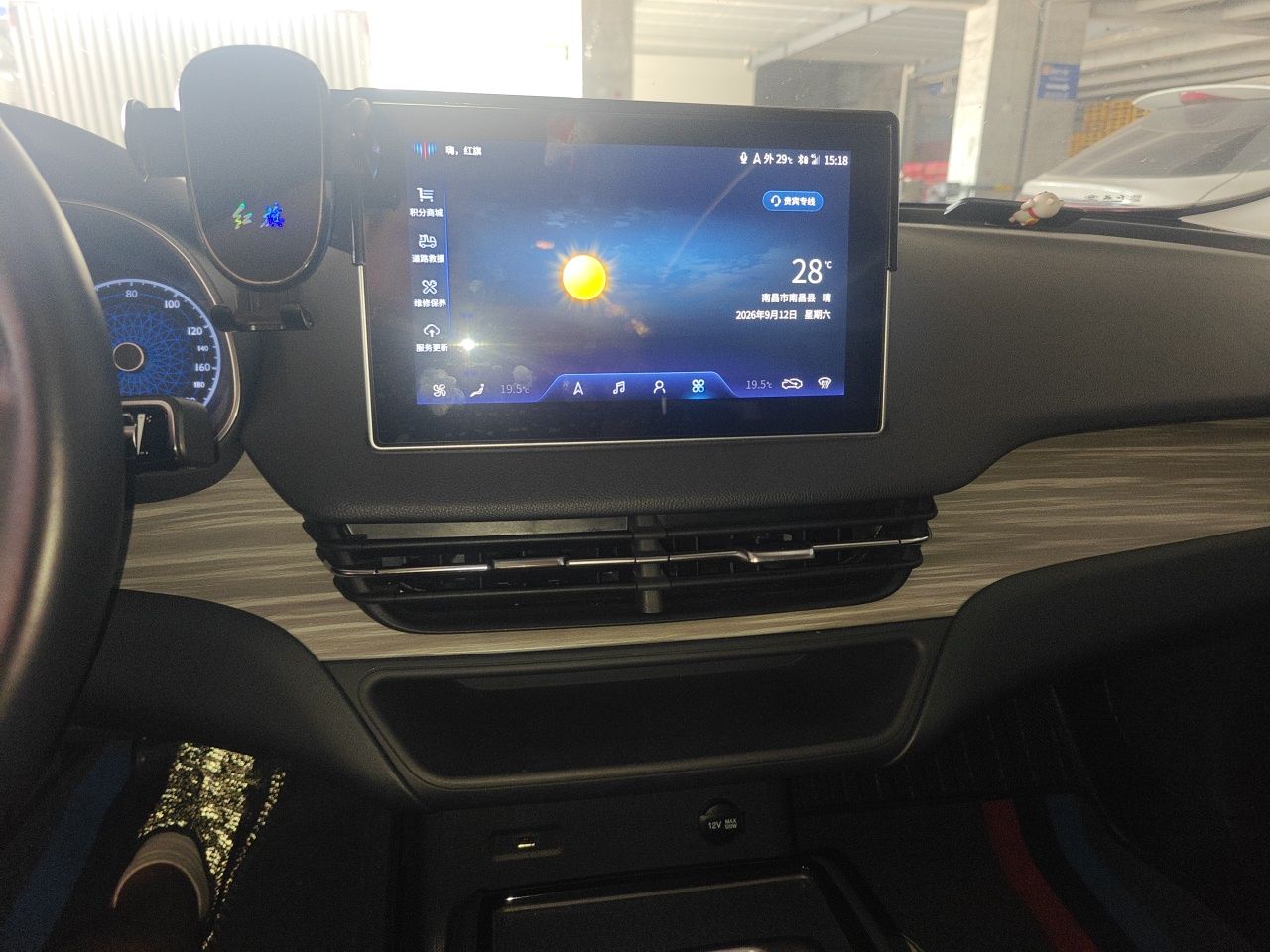 Hongqi E-QM5 2023 560km PLUS — снимка 13