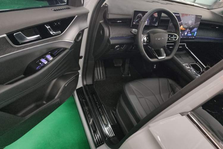 Used Chery Fengyun T9 2025 120 Long-Range Luxury Version 5 Seats Lithium Iron Phosphate