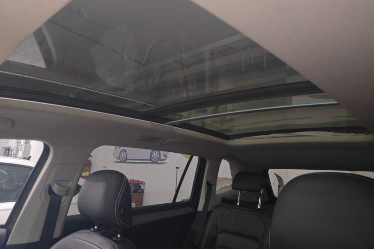 Used Volkswagen Tiguan L 2018 330TSI Automatic Two-Wheel Drive Luxury Edition Headliner