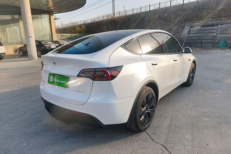 Used Tesla Model Y 2023 Long-Range All-Wheel-Drive Version