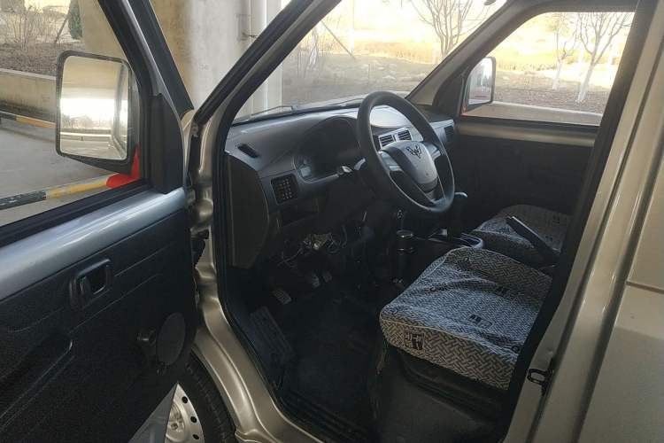 Used Wuling Rongguang Small Truck 2019 1.5L Base Single-Row Emission Standard VI L3C
