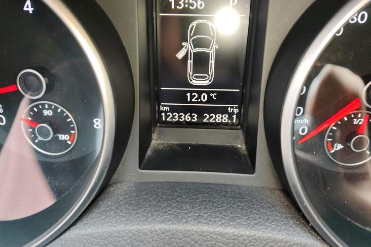 Used Volkswagen Golf 2012 1.4TSI Luxury Convertible Edition Odometer Close Up