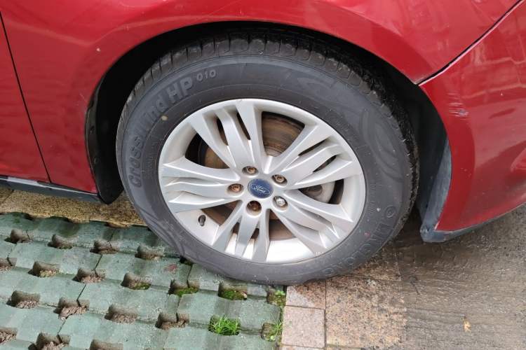 Used Ford Focus 2012 Hatchback 1.6L Automatic Comfort Model Right Front Wheel Hub