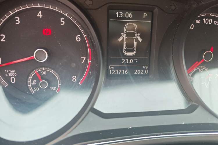 Used Volkswagen Passat 2017 330TSI DSG Luxury Edition Odometer Close Up