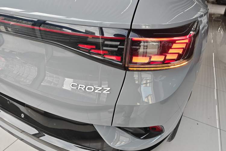 Used Volkswagen ID.4 CROZZ 2021 Long-Range PRO Two-Wheel Drive Version
