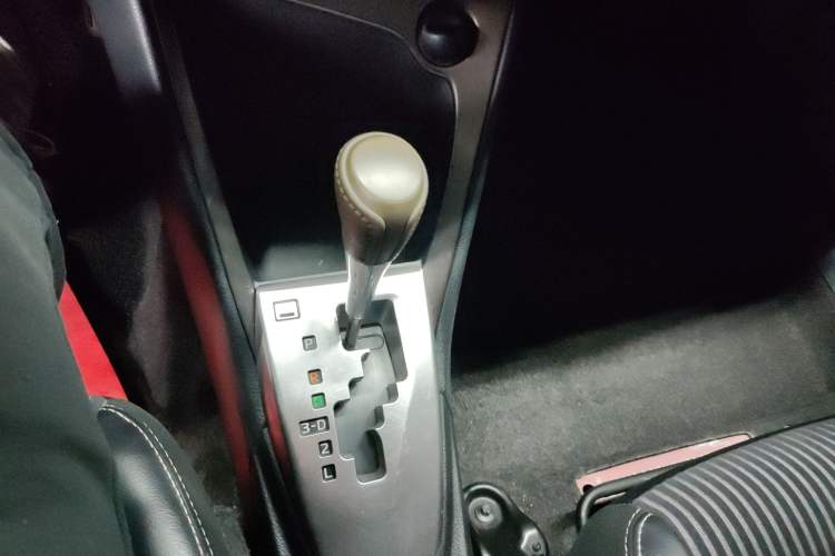 Used Toyota YARiS L Zhi Xuan 2015 1.5G Automatic Orange Limited Edition