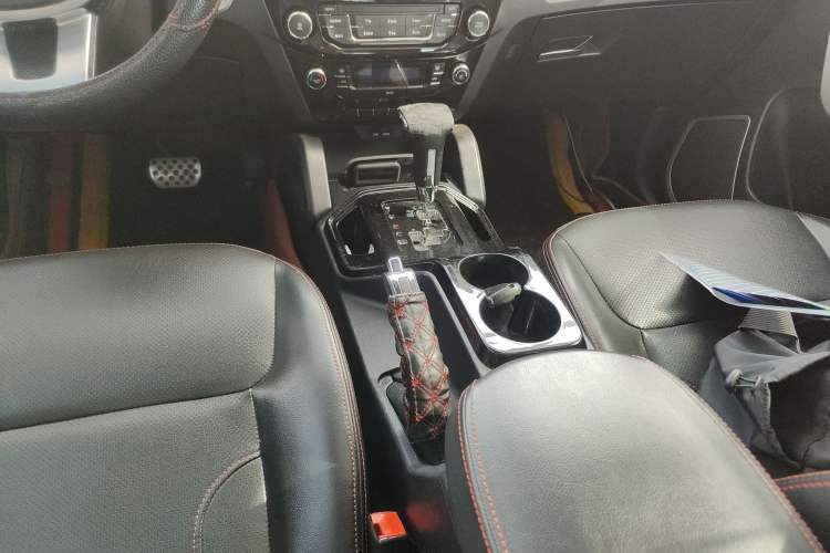 Used Geely Auto GX7 2015 Sports Edition 2.0L Automatic Luxury Upgrade Version China V Standard
