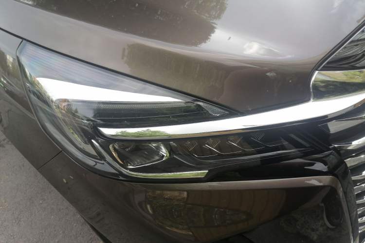 Used Buick GL8 2023 Land Executive Class Comfort Model
