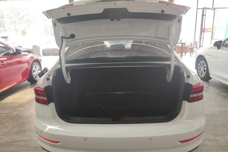 Used Volkswagen Lavida 2019 1.5L Automatic Comfort Edition China VI Standard Trunk