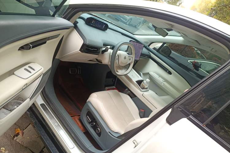 Used Hyptec HT 2023 670 Rear-Drive Ultra-High Voltage Version Driver Seat