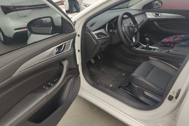 Used Changan Eado 2019 High-Energy Edition 1.6L GDI Manual Pioneer Model China VI Standard