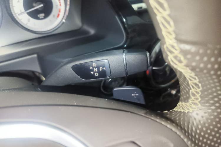 Used Mercedes-Benz GLK-Class 2013 Facelift GLK 300 4MATIC Luxury Edition Gear Lever