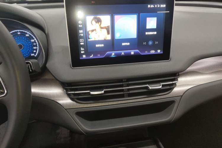 Used Hongqi E-QM5 2021 Charging Version Flagship Edition Audio And AC Panel