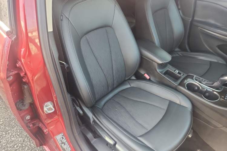 Used Buick Verano 2019 Sedan 20T Dual-Clutch Leading Model Right Front Seat