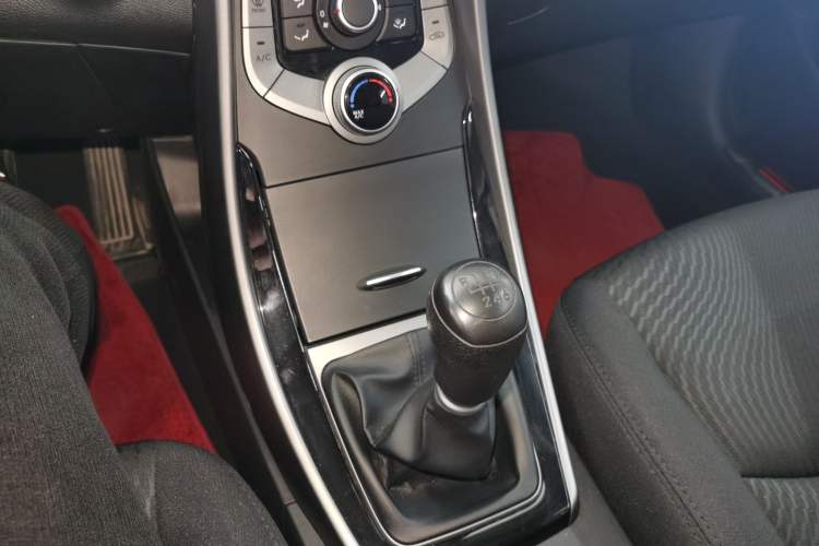Used Hyundai Elantra (5th Generation / Langdong) 2015 1.6L Manual Leading Model