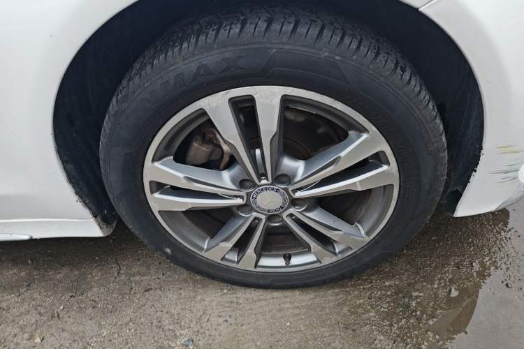 Used Mercedes-Benz C-Class 2015 Revised C 200 L Sport Edition Right Front Wheel Hub