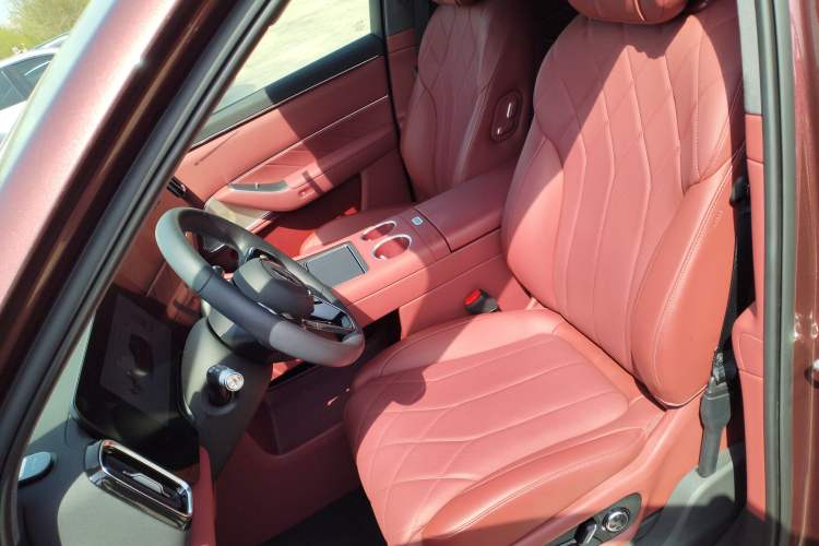 Used Hima AITO M8 2025 Extended-Range Ultra Version 53.4 kWh 5-Seater Edition
