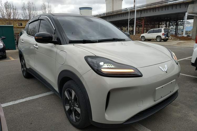 Used Wuling Bingo PLUS 2024 330 km Range Five-Seater Version Front Right 45 Deg