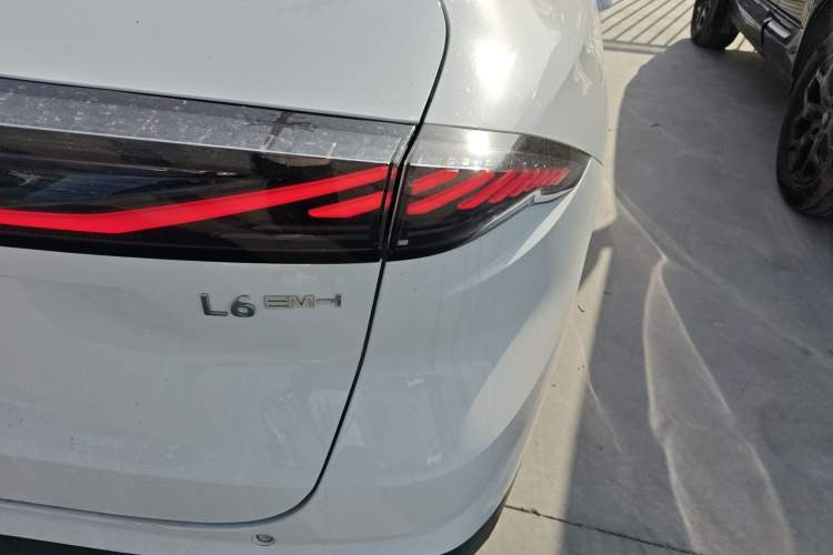 Used Geely Galaxy L6 2025 EM-i 140km Long-Range Version