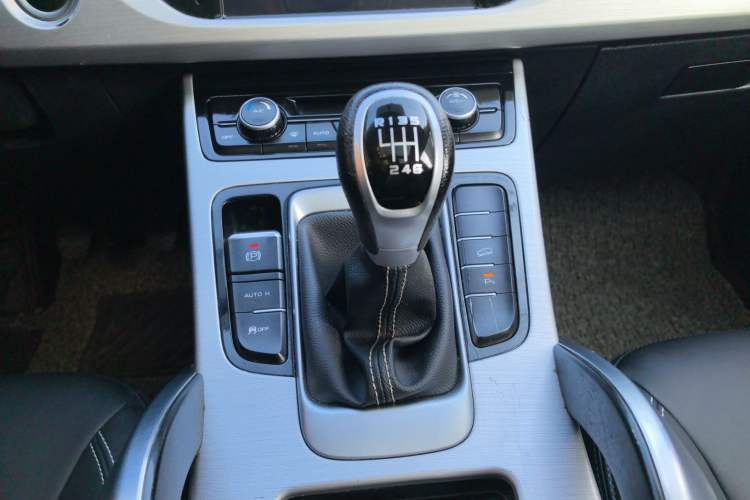 Used Geely Auto Emgrand X7 Sport 2016 2.0L Manual Smart Connect Version
